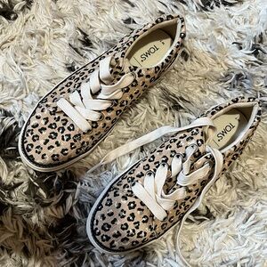 NWOT TOMS sneakers never worn